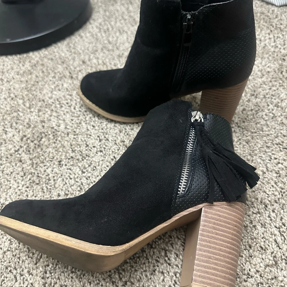 Women’s Booties 6.5 - Picture 1 of 4